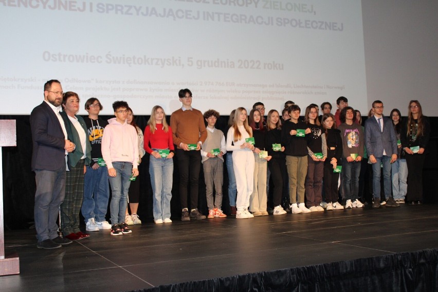 Młodzi mieszkańcy Ostrowca Świętokrzyskiego będą się uczyć ekonomii i przedsiębiorczości. Rusza projekt  „Akademia Młodego Przedsiębiorcy” 