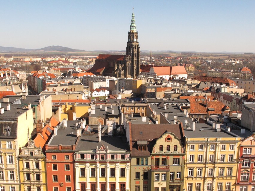 Katedra św. Wacława i Stanisława w Świdnicy góruje nad okolicą i zaprasza turystów