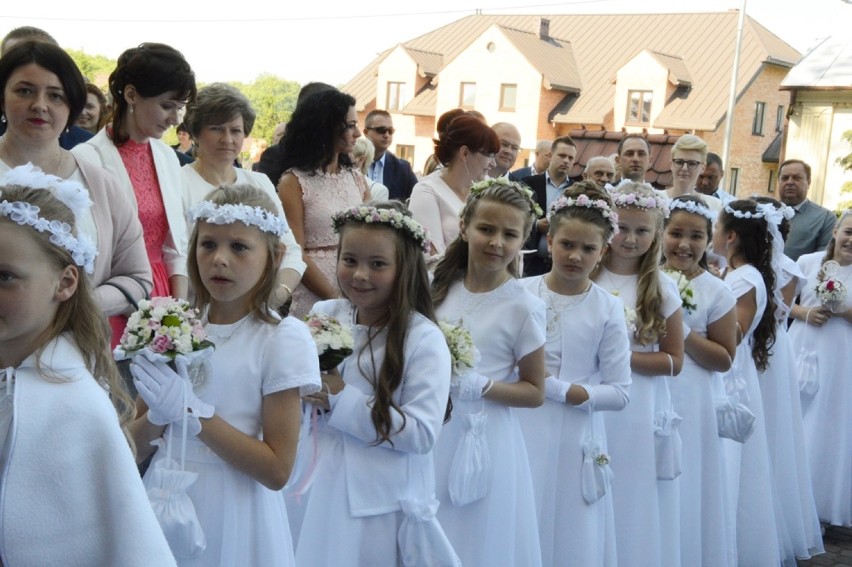 Bełchatów. Pierwsza Komunia Święta w Grocholicach i farze