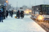 Sytuacja na drogach w Trójmieście. Opady śniegu i problemy z komunikacją miejską [WAŻNE INFORMACJE]