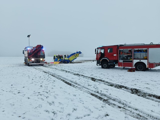 Dwie osoby ranne w lotniczym wypadku pod Szadkiem. Policja sprawdza szczegóły