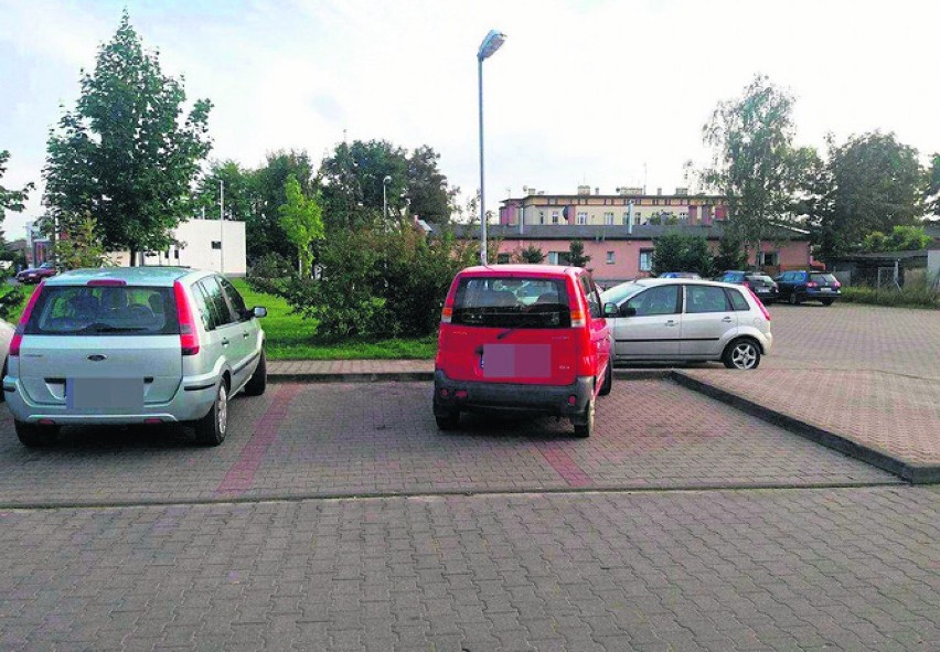 "Mistrzowie" parkowania... Kierowcy tych aut zdecydowanie powinni się wstydzić 