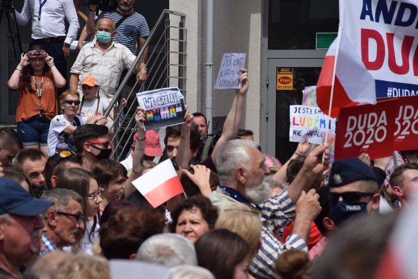 Podczas piątkowego spotkania z prezydentem Andrzejem Dudą w...