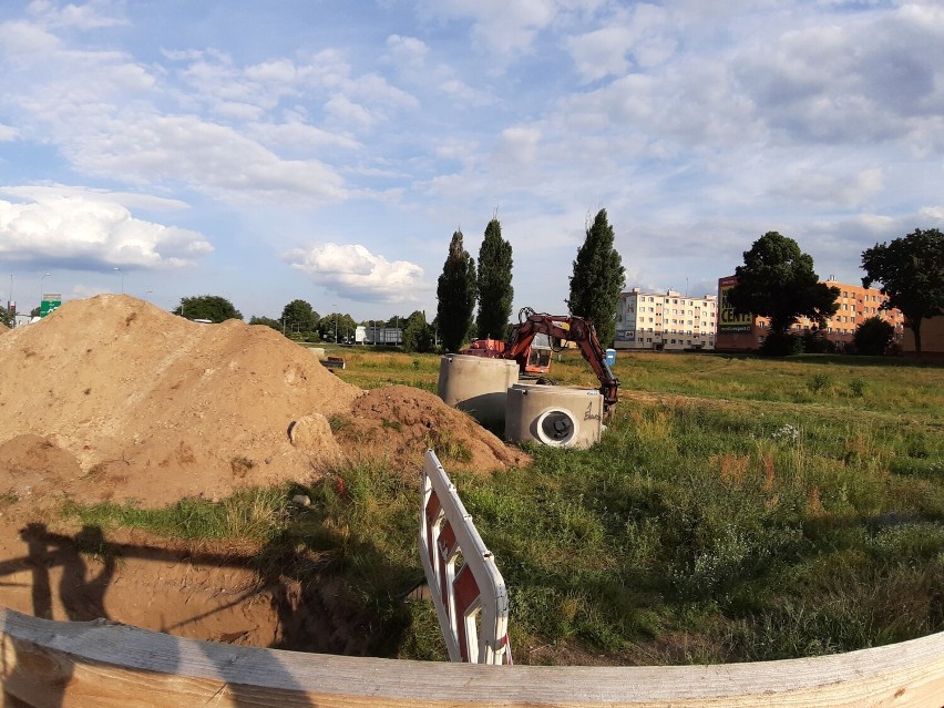 Budowa na ulicy Koszalińskiej w Szczecinku. Będą nowe sklepy. Czy akurat te? [zdjęcia]