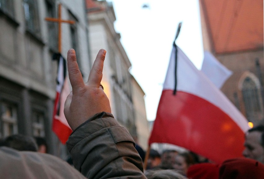Wrocław: Sobotni marsz dla uczczenia pamięci ofiar katastrofy pod Smoleńskiem (ZDJĘCIA)