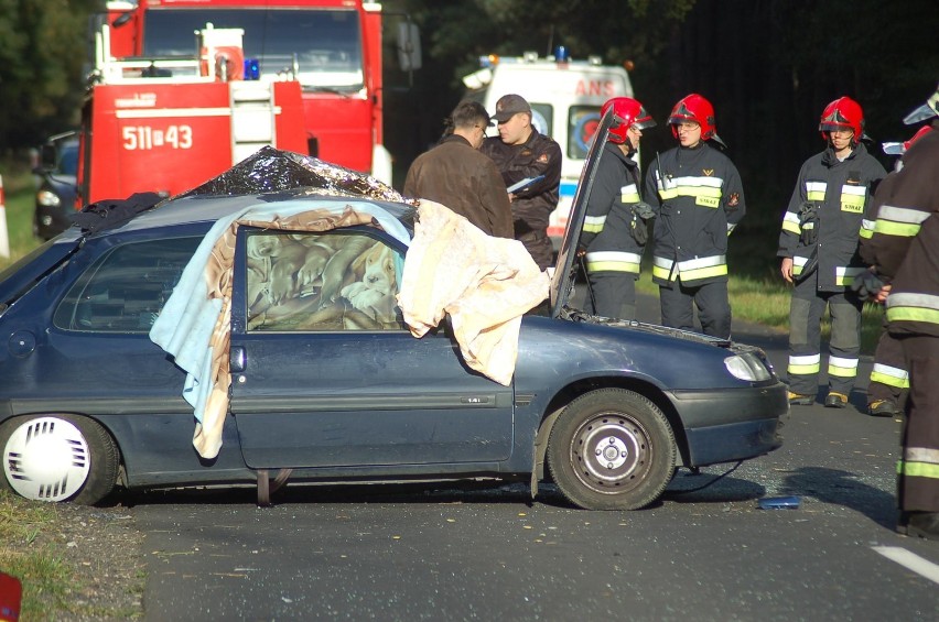 Wypadek pod Zbąszyniem. Zginęły 2 osoby.[ZDJĘCIA,VIDEO]