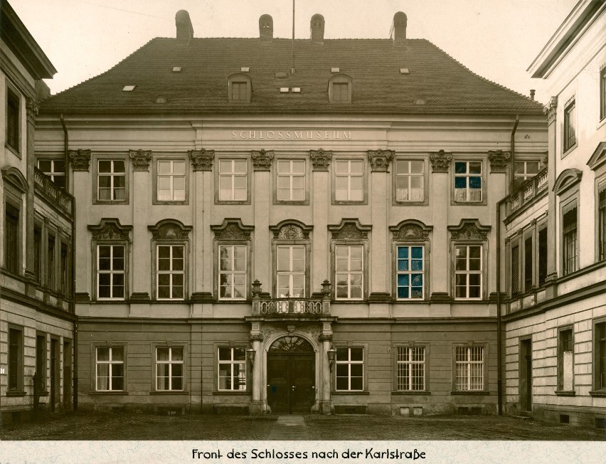 Lata 20. XX wieku. Front Pałacu Królewskiego