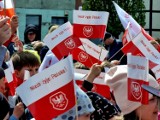 Dzieci i młodzież pobiegli z flagą Polski, by uhonorować nadchodzące święta majowe, m.in. Dzień Flagi. Pucki Sztafetowy Bieg Flagi