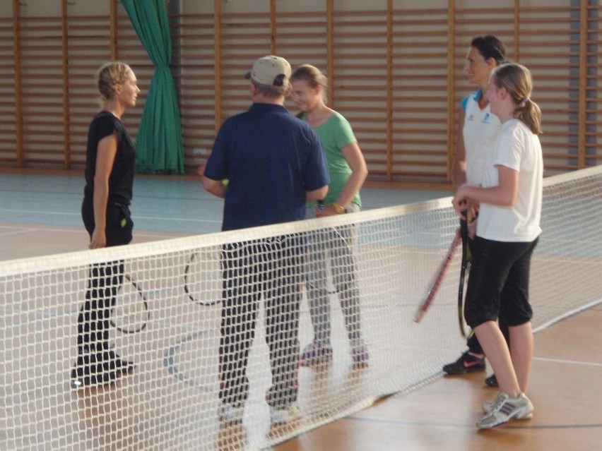 Hel. Zorganizowali sobie noc na sportowo. Atrakcji nie brakowało