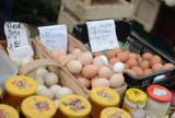 Skażone jaja trafiły do sklepów Biedronka i Carrefour. Nie wolno ich jeść. Jajka muszą być wycofane ze sprzedaży