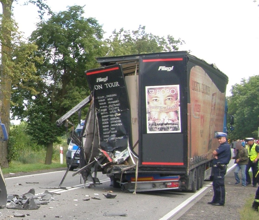 Kolizja ciężarówek w Cisach, wysypana saletra i dodatkowy paraliż na DK 22 [ZDJĘCIA]
