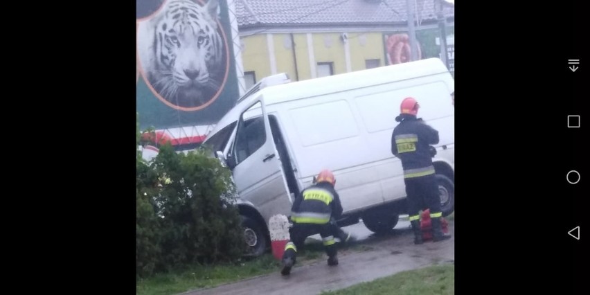 Wypadek na rondzie w Poddębicach