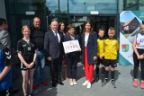 Minister sportu z wizytą w Cedrach Wielkich. Kluby sportowe otrzymały promesy z rządowego programu "Klub" |ZDJĘCIA