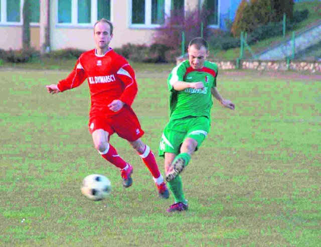 Młodzi piłkarze z Będzina nie mieli szans z doświadczonymi kolegami.