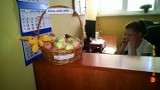 Trąbki Wielkie: Urzędnicy rozdają jabłka. Chcą zachęcić mieszkańców do kupowania polskich owoców