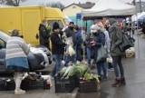 Targowisko miejskie w Skierniewicach. Przedświąteczny ruch już osłabł ZDJĘCIA