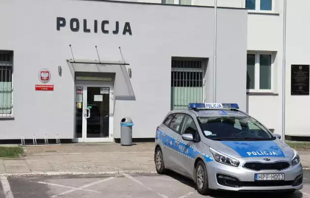 Policjantka została zawieszona w czynnościach służbowych. Kobieta może stracić pracę.