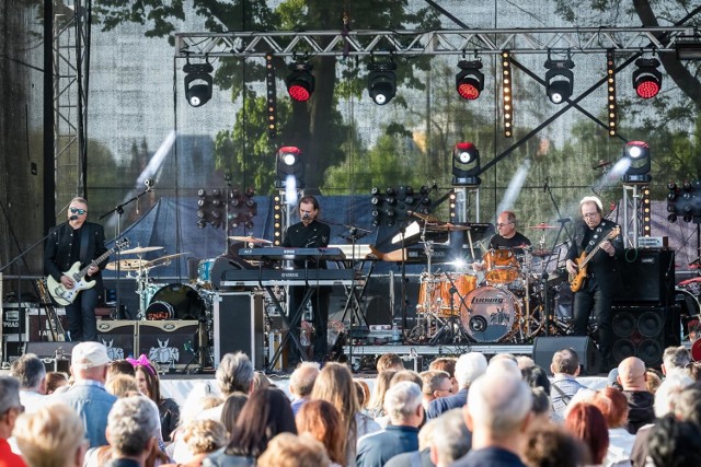 Gwiazdy sceny muzycznej pojawiły się w piątek, 4 maja, na Wyspie Młyńskiej w Bydgoszczy. Na urodziny Bydgoszczy zagrali Żuki, Enej, Grubson. Zobaczcie zdjęcia!

Zobacz:
Sprawdzone sposoby na zdrowe potrawy z grilla. Jak oszukać zbędne kalorie? (źródło: Agencja TVN)
