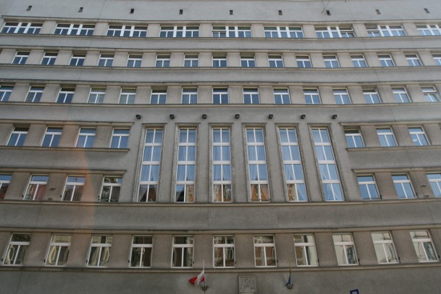 Jeden z 21 budynków urzędu - główny gmach przy Młyńskiej.