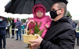 Trwa Triduum Paschalne. W Wielką Sobotę w Człuchowie święcono pokarmy. Jednak inaczej niż zwykle, bo przeważnie na zewnątrz kościołów