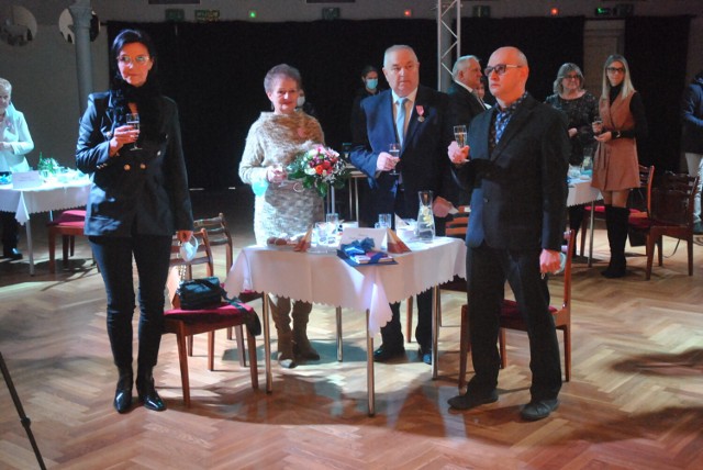 LESZNO. Złote Gody małżeńskie w Miejskim Ośrodku Kultury w Lesznie. 6 par świętowało 50-lecie ślubu, dwie - dłuższy staż małżeński
