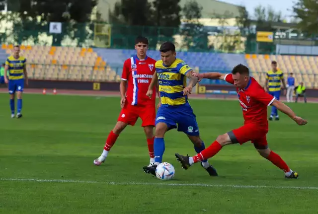 Jesienią na Stadionie Miejskim toruńskie kluby rozegrały mecz derbowy