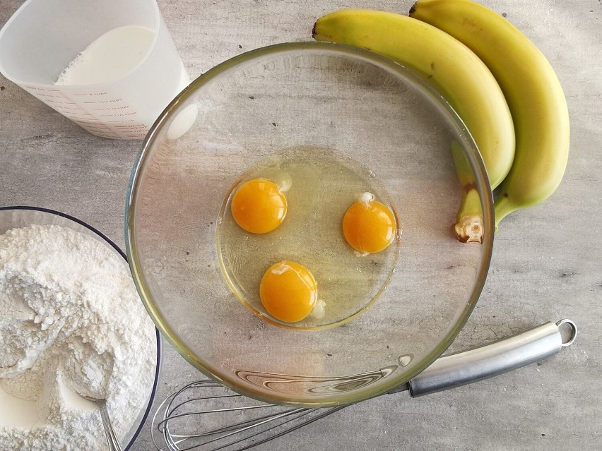 Przygotowanie placuszków bananowych jest bardzo proste. Nie...