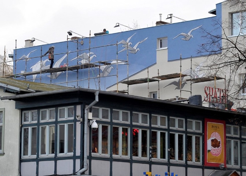 Nowy mural w Sopocie. Lecą mewy origami - ZOBACZ iluzję przestrzeni [ZDJĘCIA]