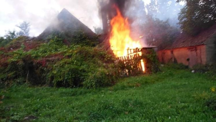 Gmina Gołańcz. Paliła się stodoła. Interweniowało kilka zastępów straży pożarnej 