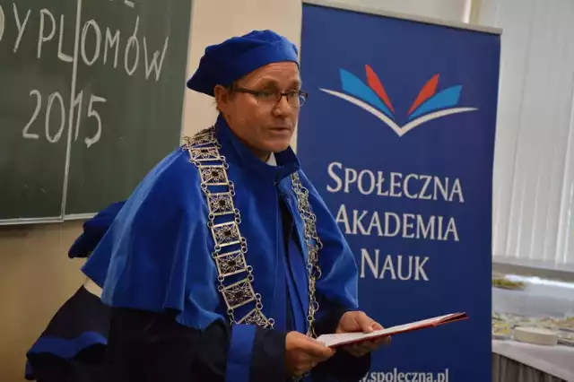 Społeczna akademia Nauk w Bełchatowie rozdała dyplomy absolwentom