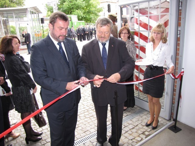 Prezydent Mirosław Pobłocki otworzył wystawę "Tczew pod okupacją hitlerowską" wraz z senatorem Andrzejem Grzybem
