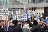 Tysiąc pielęgniarek przeszło w marszu ulicami Tarnowa. Protestowały przeciw dyskryminacji i omijaniu ustawy o najniższych wynagrodzeniach