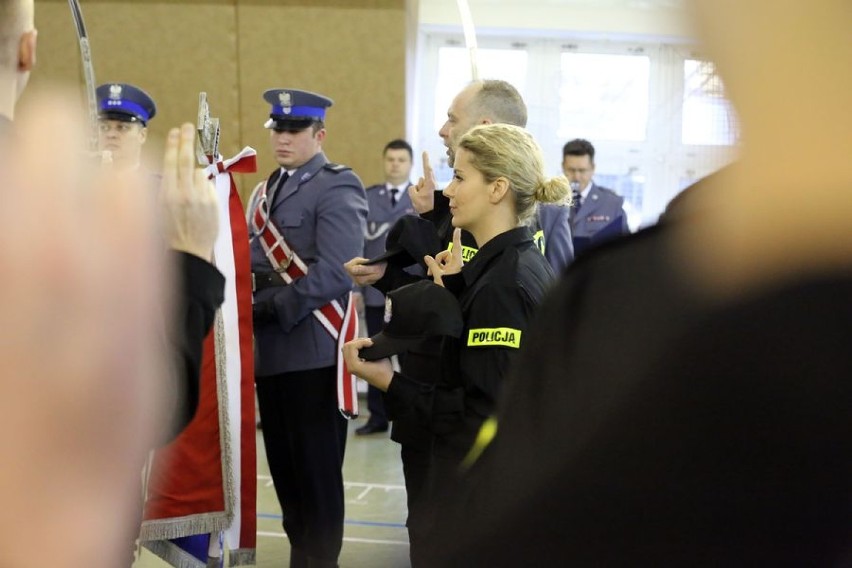 Policja Dąbrowa Górnicza: ślubowanie nowych stróżów prawa, w tym 12 dąbrowskich