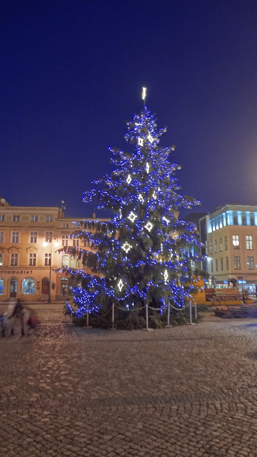 Bydgoszcz nocą jest piękna. Tak wygląda w świątecznej odsłonie [zdjęcia, wideo]