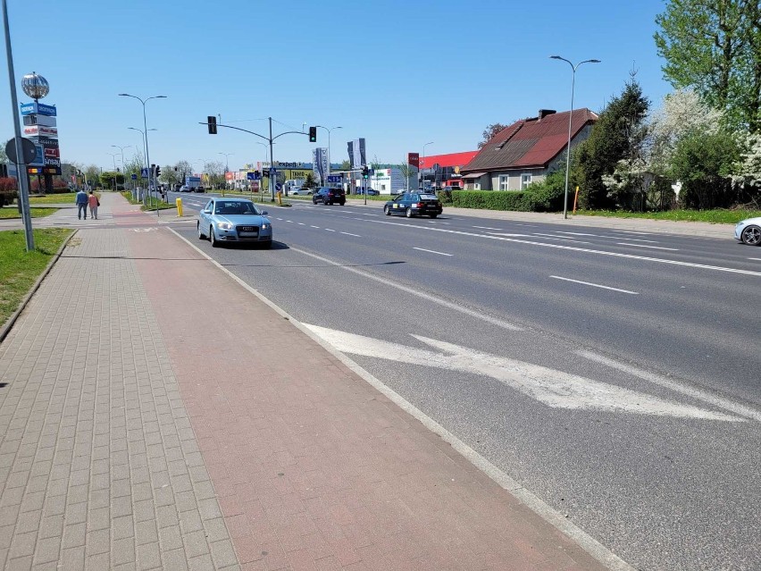 Nie wszyscy kierowcy potrafią wyjechać z CH Jantar na ulicę Szczecińską [ZDJĘCIA]