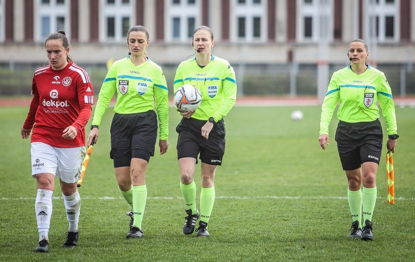 Pogoń Dekpol Tczew - AP Orlen Gdańsk. Piłkarki z Gdańska i Tczewa walczą o prymat na Pomorzu. Kto wygra sobotnie derby?