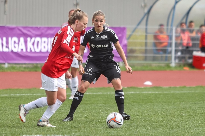 Pogoń Dekpol Tczew - AP Orlen Gdańsk. Piłkarki z Gdańska i Tczewa walczą o prymat na Pomorzu. Kto wygra sobotnie derby?