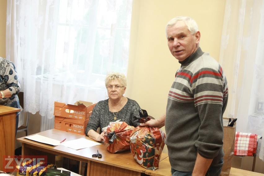 Zdunowscy seniorzy już po raz 30. przygotowali paczki dla chorych [ZDJĘCIA + FILM]                        