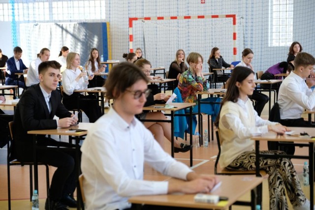 Wyniki matur i egzaminów zawodowych były podstawą stworzenia Ogólnopolskiego Rankingu Techników 2023. W zestawieniu znalazły się szkoły z całego kraju, w tym osiem toruńskich placówek. Sprawdzamy, jakie zajęły miejsca. 

WIĘCEJ NA KOLEJNYCH STRONACH>>>
