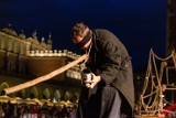 "Carmen Funebre” spektakl Teatru "Biuro Podróży". Przyjdź na rynek w Śremie 20 października i zobacz to widowisko