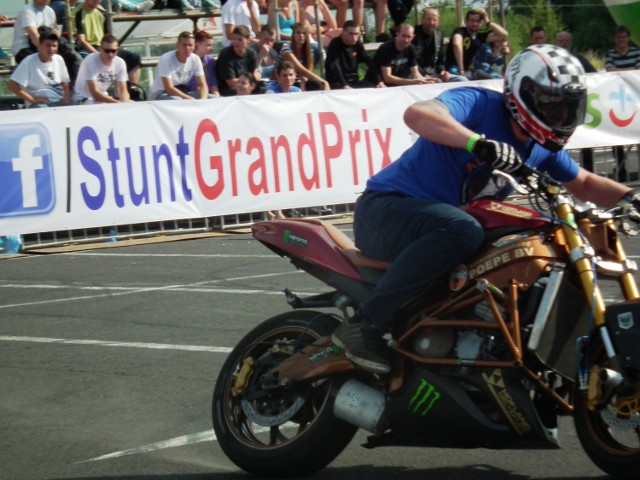 W Bydgoszczy rozpoczęły się najbardziej prestiżowe popisy i akrobacje na sportowych motocyklach -Stunt Grand Prix 2013