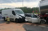 Wypadek na autostradzie A4. W okolicach Mysłowic w kierunku Krakowa zderzyły się trzy pojazdy, na miejscu pracują służby