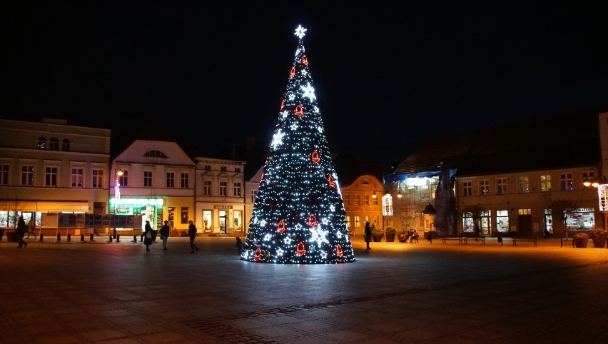 Świąteczne iluminacje w Darłowie. Miasto szykuje się na święta [ZDJĘCIA]