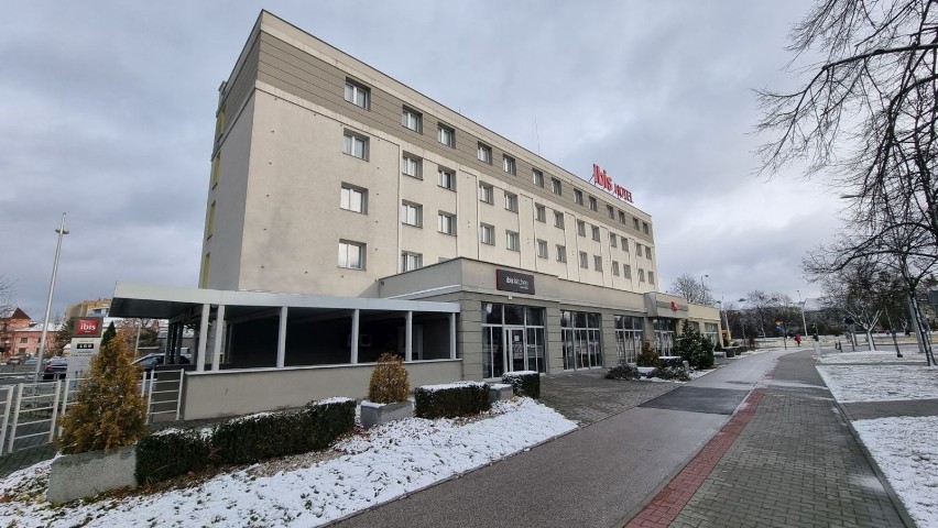 Hotel Ibis w Kielcach przestaje istnieć. Orbis, który jest jego właścicielem sprzedaje obiekt! Zobaczcie ostatnie zdjęcia