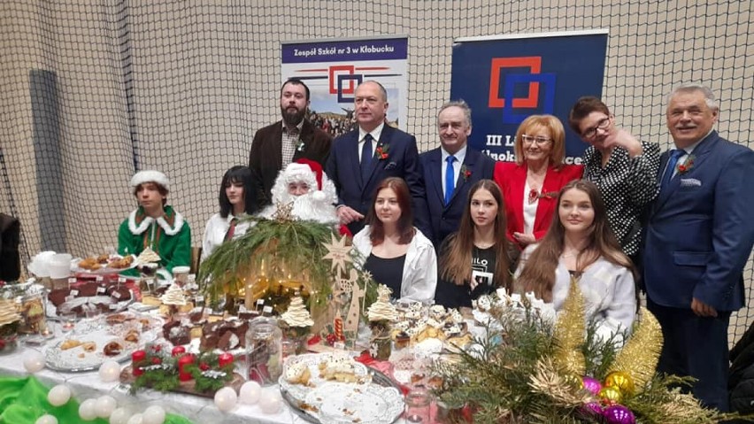 Powiatowa Prezentacja Tradycji Bożonarodzeniowych w Kłobucku. Zobaczcie uczestników i pyszne potrawy!