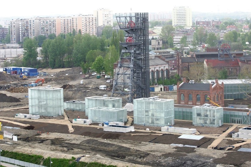 Katowice z góry: taras widokowy na wieży szybu Warszawa, restuaracja w biurowcu, albo urzędzie