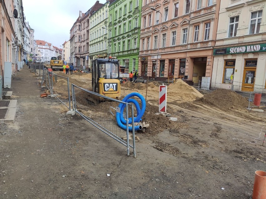 Prace na ulicy Daszyńskiego. Modernizacja Śródmieścia cały czas trwa. Tak wyglądają prace