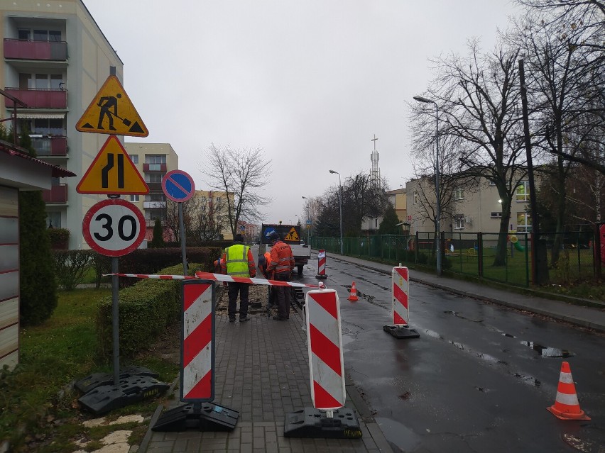 Przy ul. Szymanowskiego w Żarach rozpoczął się remont...