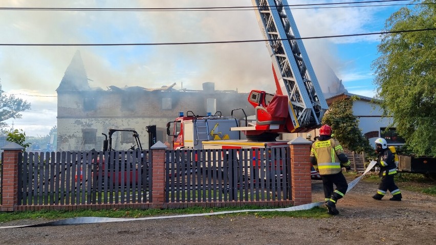 Koskowice: Pożar budynku gospodarczego, na szczęście nikt nie ucierpiał, zdjęcia