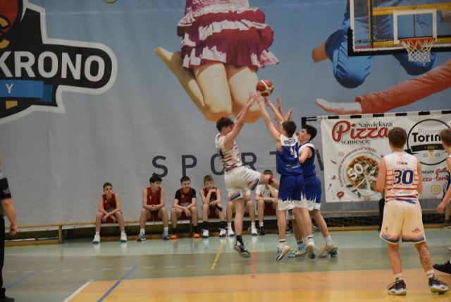Gospodarzem rozgrywek finałowych Środkowoeuropejskiej Młodzieżowej Ligi Koszykówki CEYBL 2023-2024 był BC SWISS KRONO Żary. Zawody w żarskiej Twierdzy przyniosły wiele pochwał organizatorom.